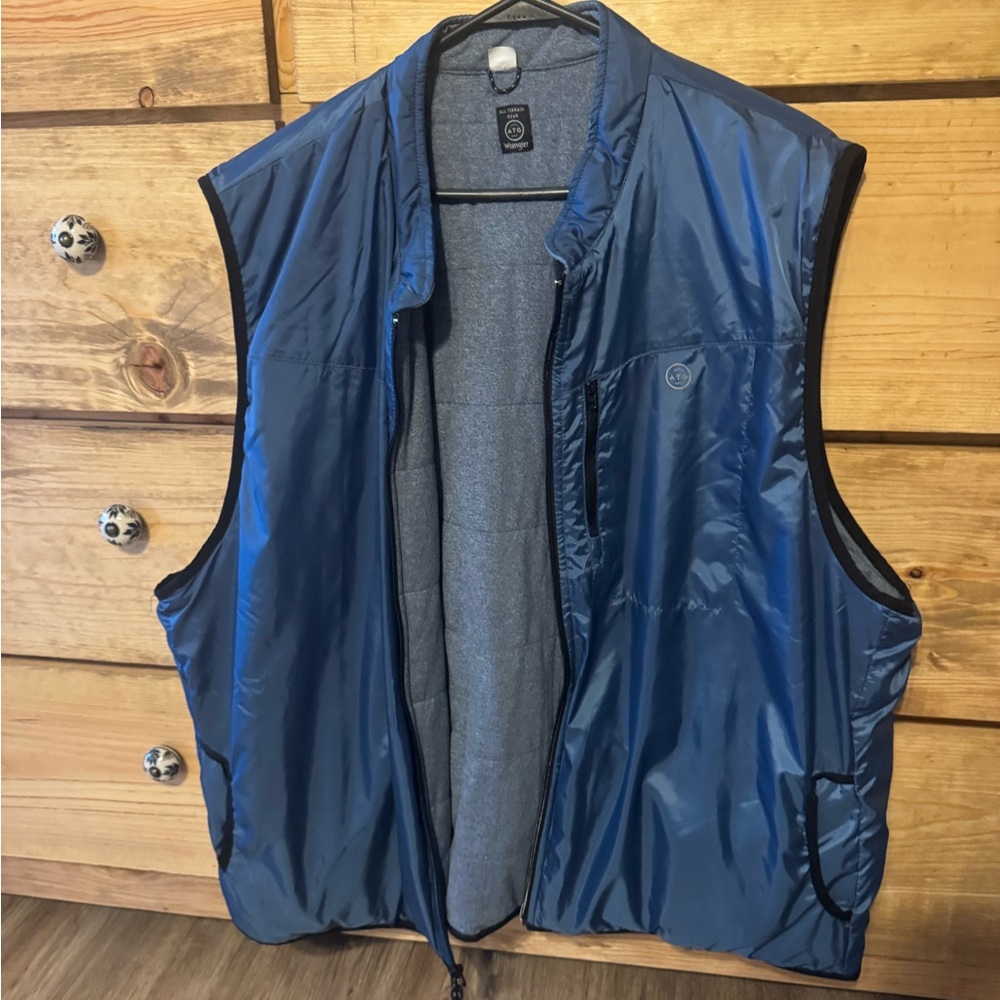 Wrangler Men's Navy Blue Vest